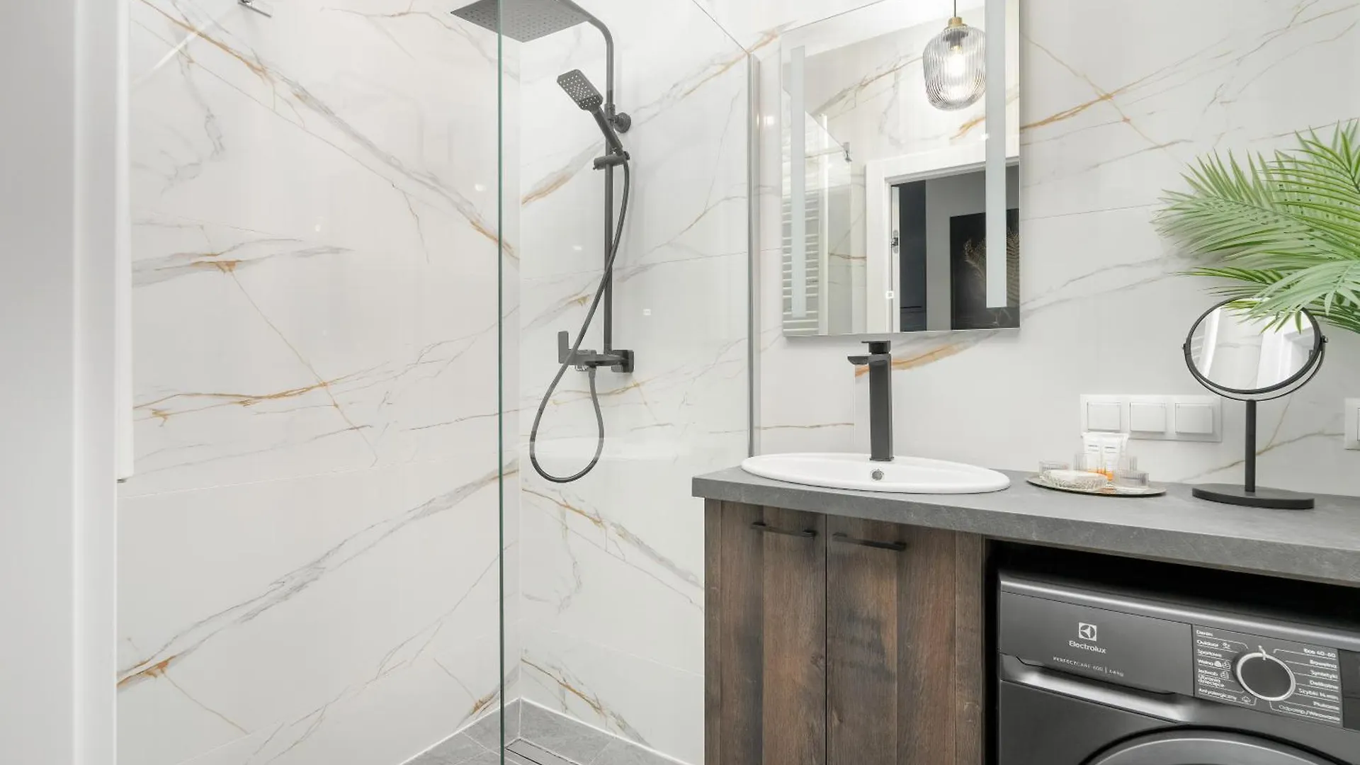 City Center Apartments With Gym & Free Garage Poznan By Noclegi Renters